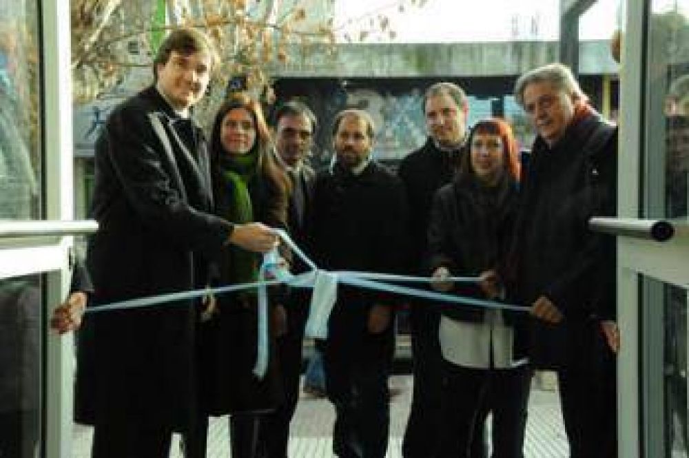 Nuevo edificio del Dispensario de V�as Respiratorias