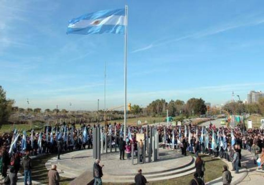 Se homenaje� a Manuel Belgrano y 1400 alumnos de Vicente L�pez prometieron su lealtad a la bandera 