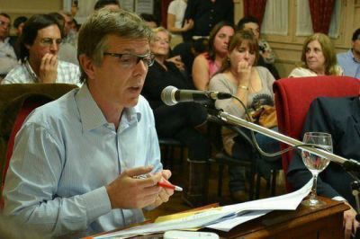 El concejal Cantlon y Hugo Mart�nez solicitaron reparar postes de alumbrado p�blico en B� Otamendi  