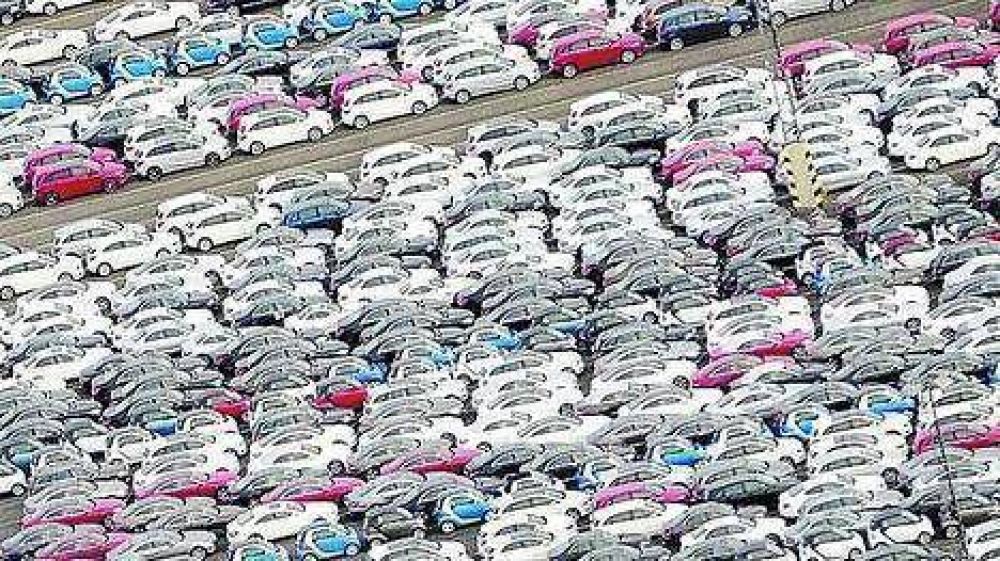 Por la crisis, la venta de autos en Europa cae a su peor nivel en 20 a�os