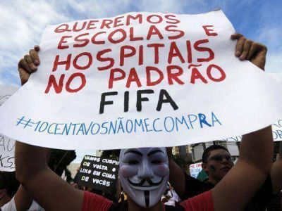 Incendiaron veh�culos de la FIFA en San Salvador