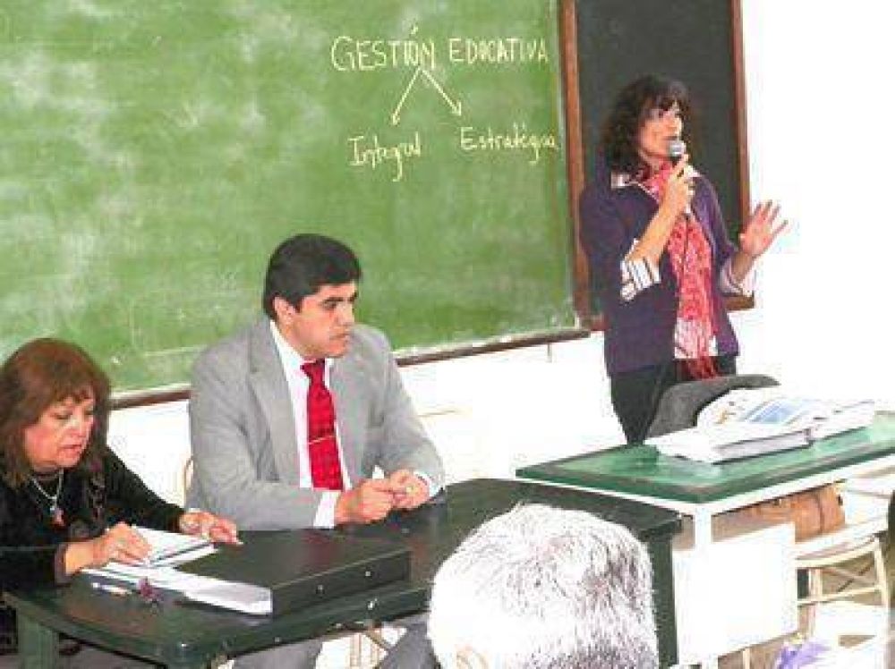 Trabajan en nuevo modelo de gesti�n en el nivel secundario