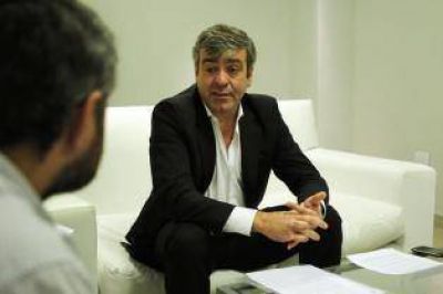 "Alperovich se baj� porque tiene miedo", dijo el radical Cano