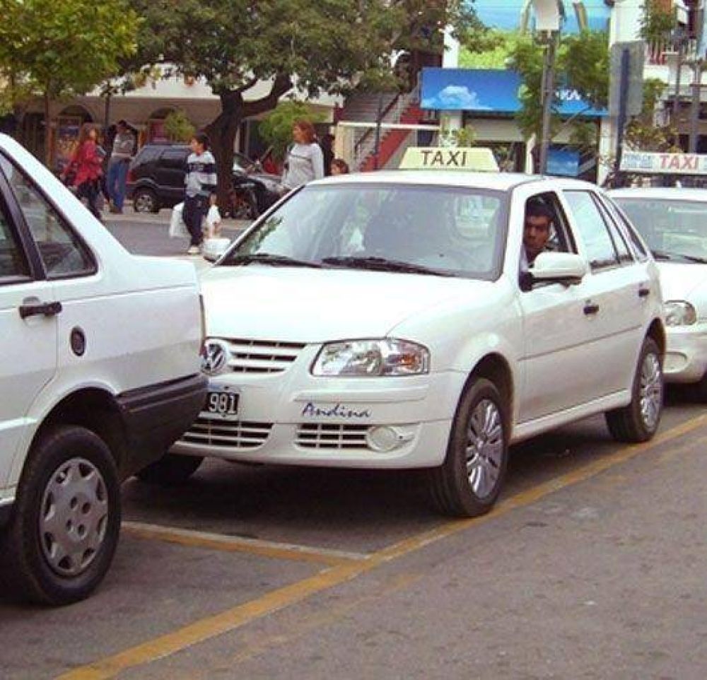 Gobierno comprar�a m�s de 150 veh�culos nuevos para taxis