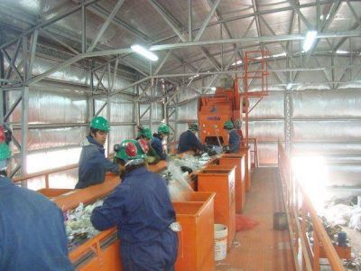 La basura que alimenta a 20 familias en General Alvear