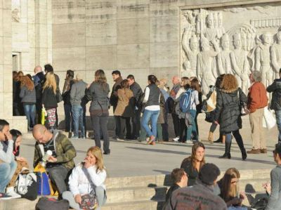 Minivacaciones: los turistas colmaron la ciudad en los festejos del 20 de Junio