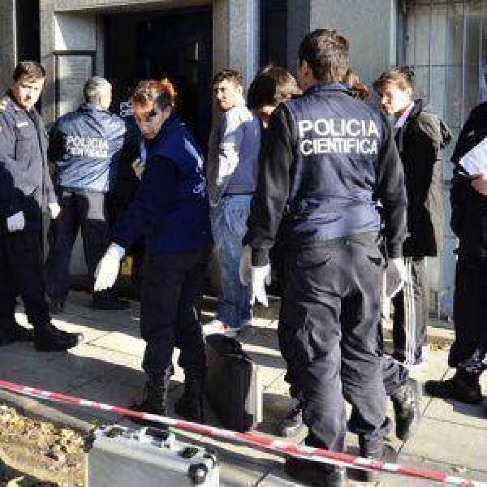 Una mujer polic�a mat� al �violador de los edificios�