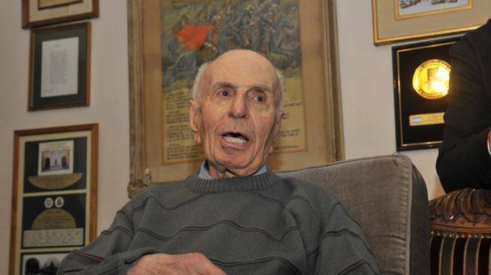 Internaron al historiador Efra�n Bischoff