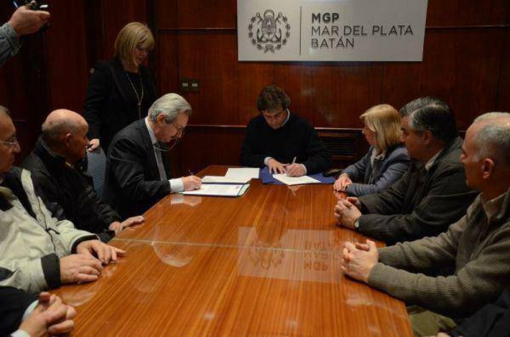 Firman convenio para ense�ar italiano en Jardines municipales
