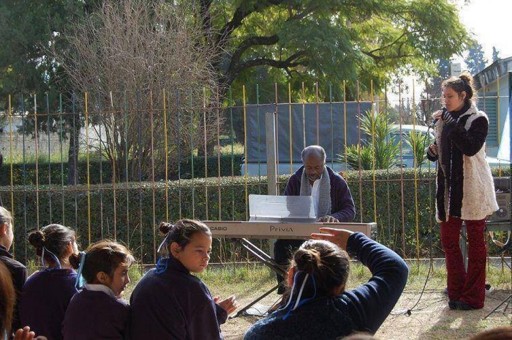 El concertista internacional Luis Lugo toc� en Madres Cuidadoras