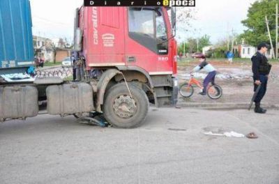 Ciclista grave tras ser pisada por un cami�n