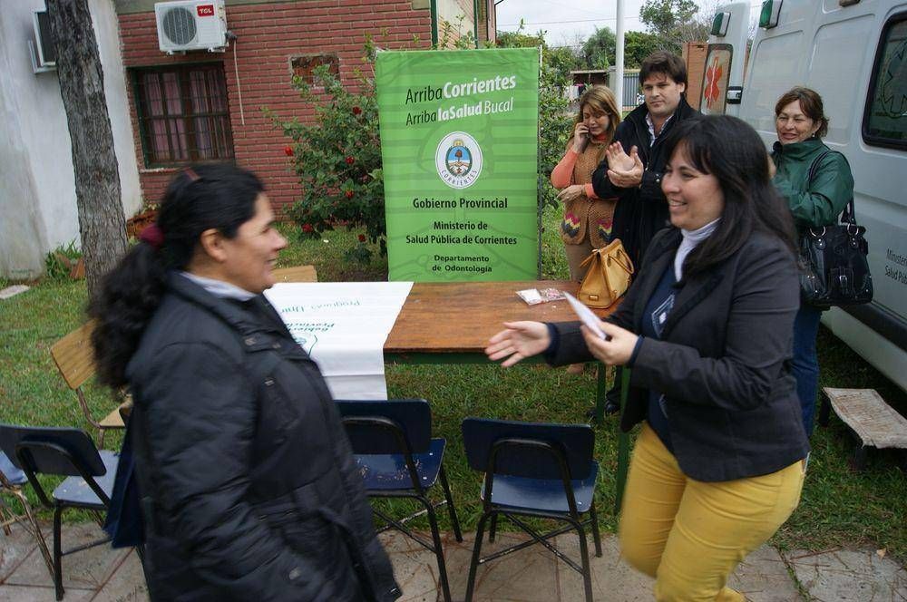 Vecinos del San Antonio Oeste beneficiados con el programa de pr�tesis dentarias