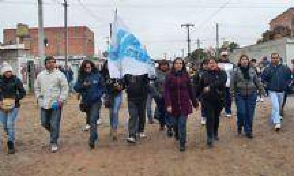 Evita Isa y la Juventud Peronista de Salta caminaron junto a vecinos de la zona sudeste