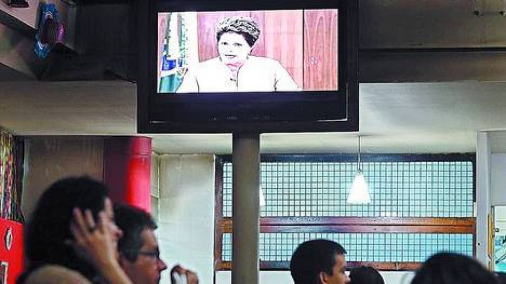 Rousseff: �Tengo la obligaci�n de o�r la voz de las calles�