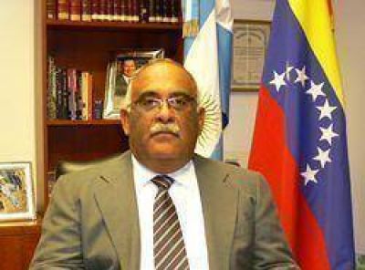 Lan�s: D�az P�rez disertar� junto al embajador de Venezuela