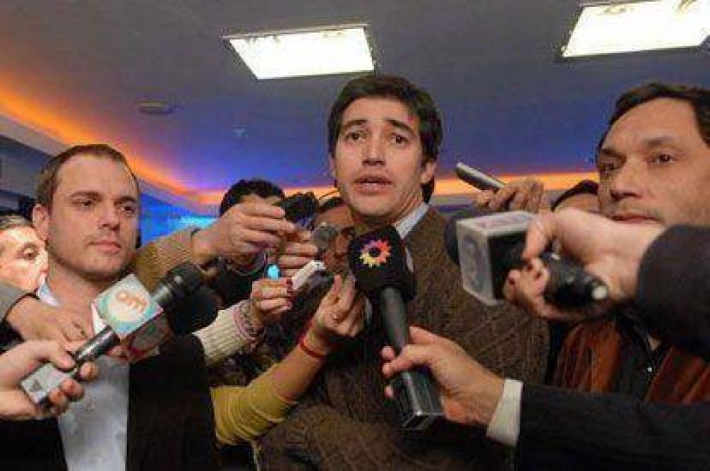 Adri�n P�rez renuncia a la Colaci�n C�vica y se suma a la lista de diputados de Sergio Massa