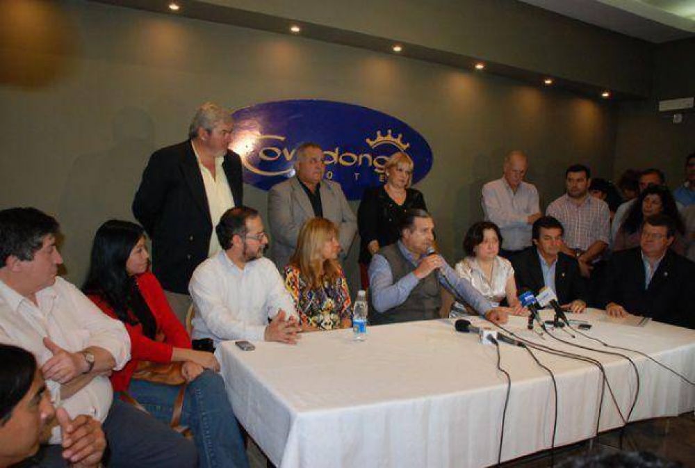 Uni�n por Chaco present� su lista de candidatos ante la Junta Electoral