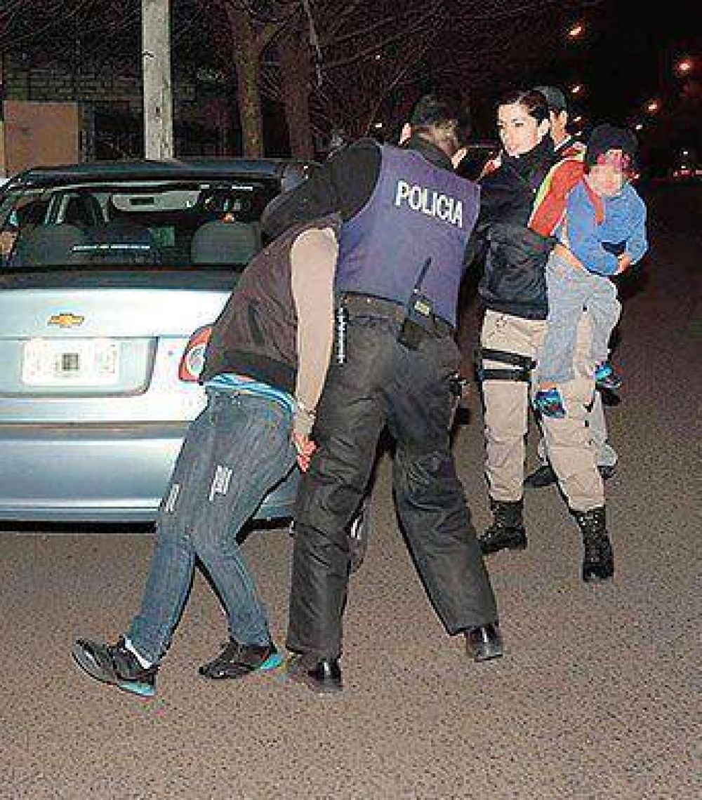 Dos j�venes detenidos por robo