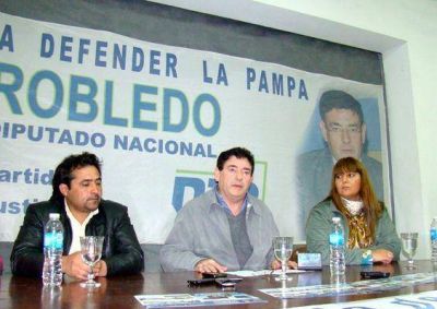 Robledo dice tener el apoyo de CFK