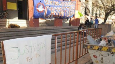 Alumnos de la escuela Cassaffousth seguir�n con la toma