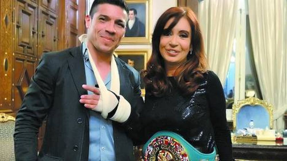 Cristina hiperconectada: usa Twitter como nunca en mil d�as