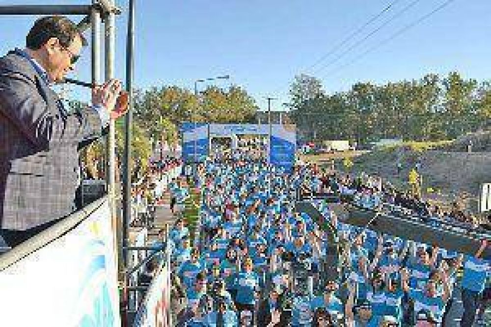 Zamora: "La masiva inscripci�n de participantes habla del �xito del evento"