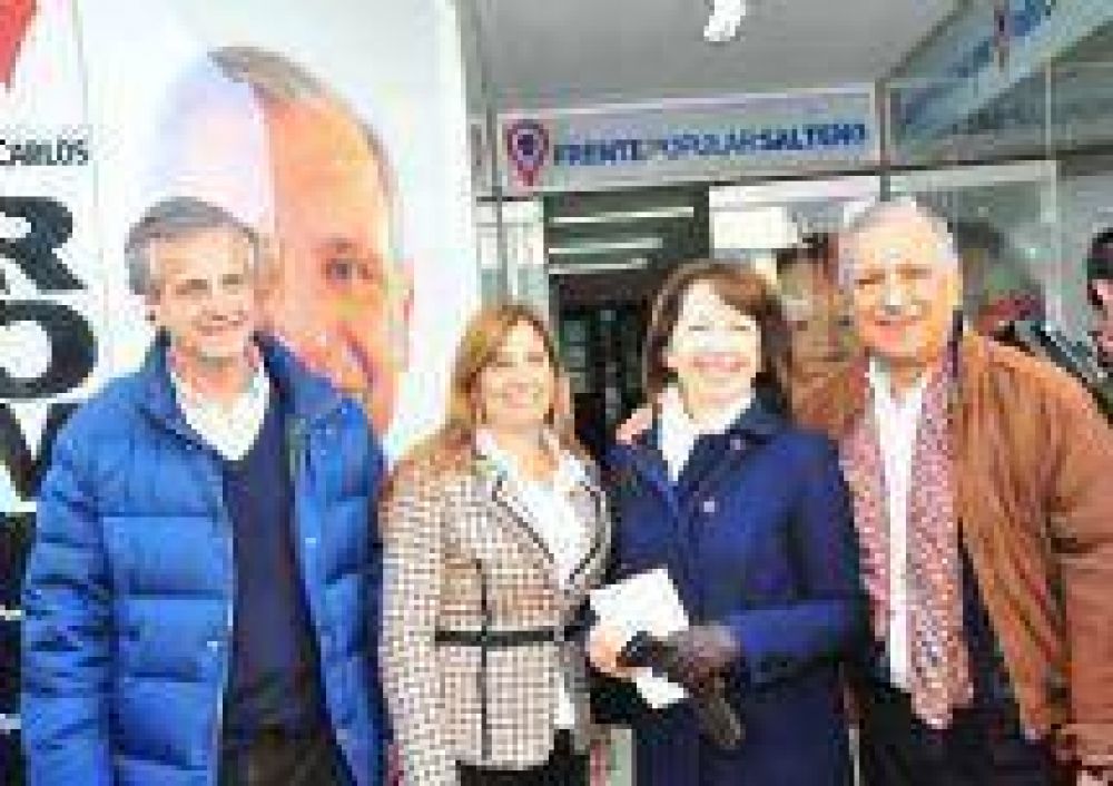 Con Juan Carlos Romero y Sonia Escudero, el Frente Popular Salte�o present� su lista