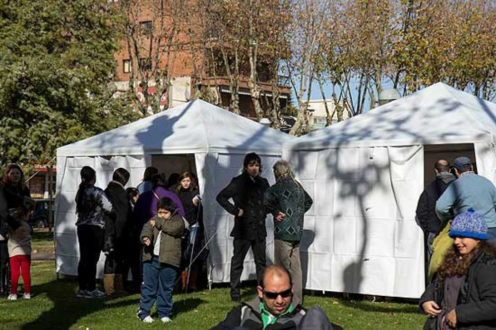 M�s de 600 personas fueron a la plaza central a vacunarse