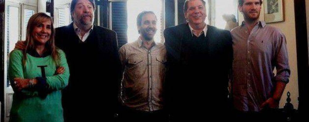 El acuerdo de centroizquierda porte�o ya tiene sus listas