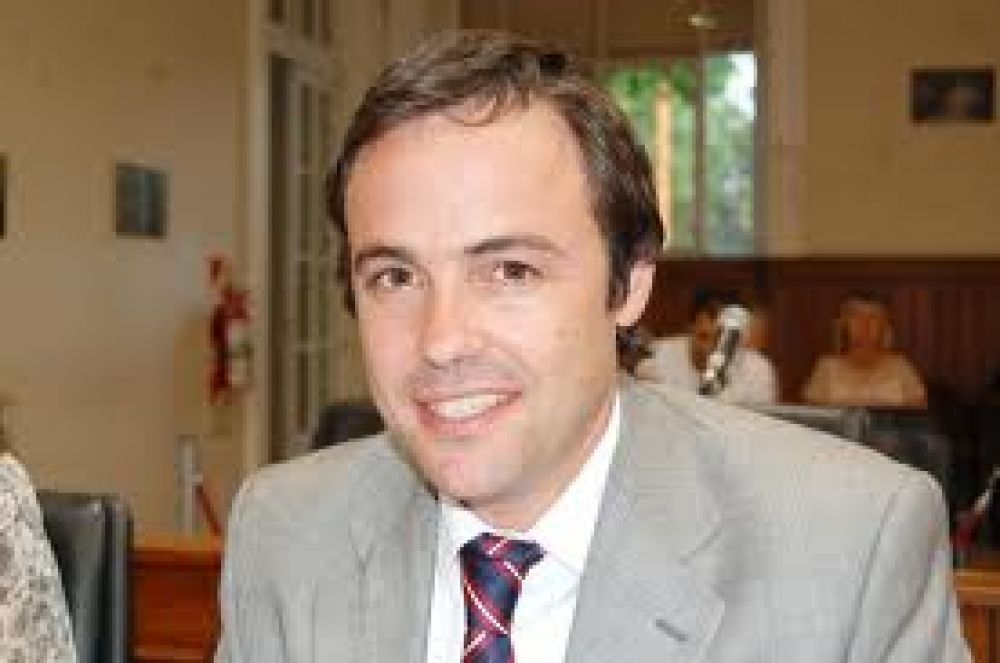 Lemos va por el "massismo"; Quevedo por el "breitensteinismo" e Italiano por el "kircherismo"