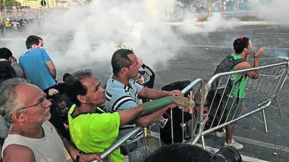 Tensi�n en Brasil: Nuevas protestas y choques tras el mensaje de Dilma