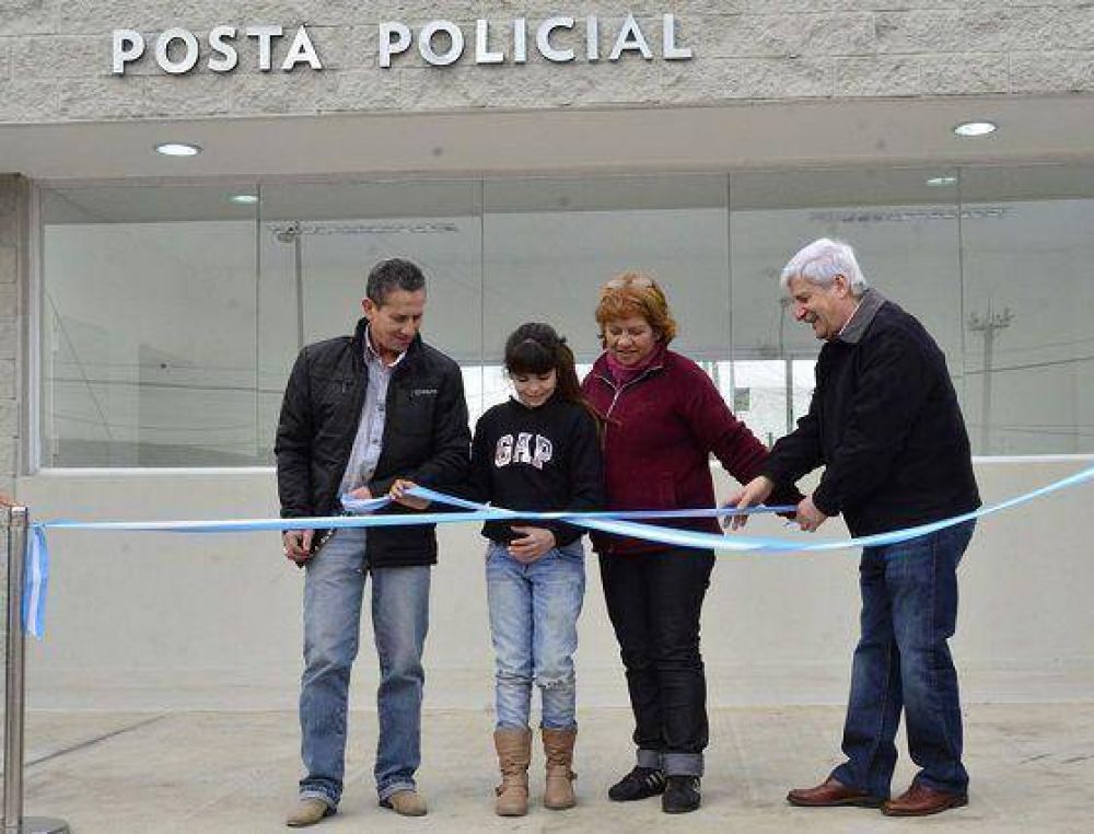 Luis Andreotti inaugur� una Posta Policial y una plaza en Hardoy