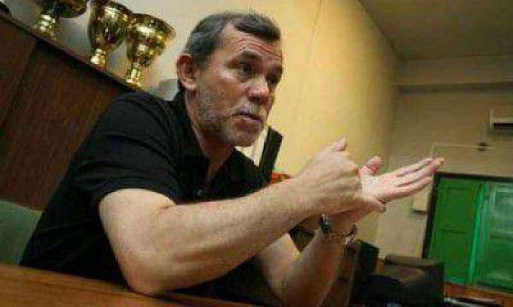 El presidente de San Mart�n renunci� y apunt� al arbitraje una vez m�s