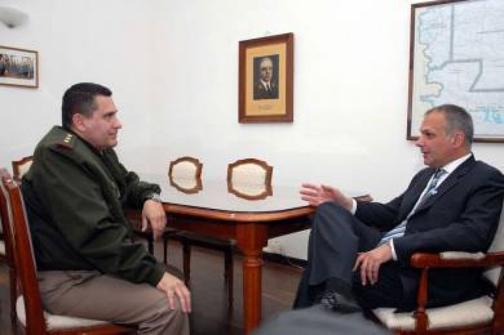 Buzzi y el nuevo jefe de Gendarmer�a Nacional hablaron de la seguridad