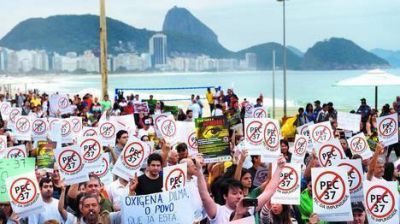 Dilma prepara medidas en salud y transporte para aplacar las protestas