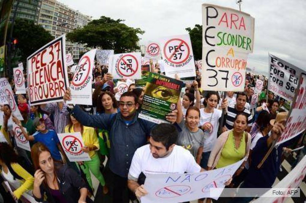 Contin�an las protestas en Brasil y ma�ana Dilma pondr� en marcha el "gran pacto" que anunci� el viernes