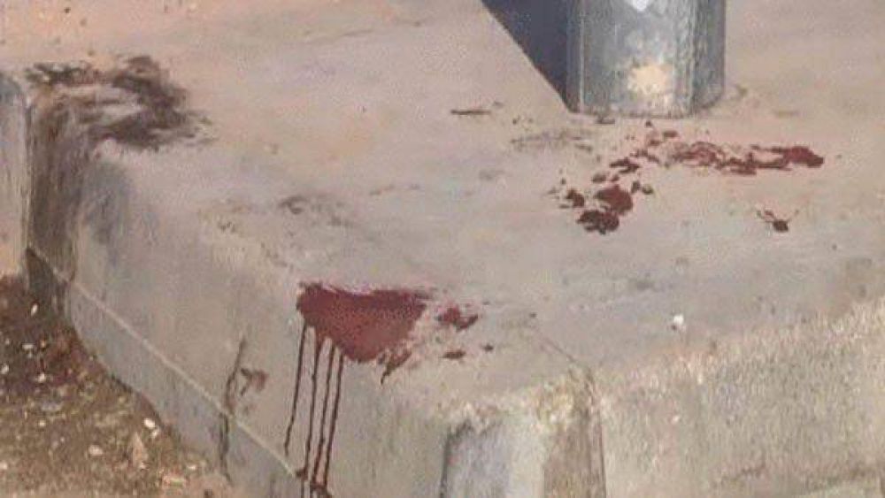 Un hombre muri� apu�alado frente a su hogar en C�rdoba