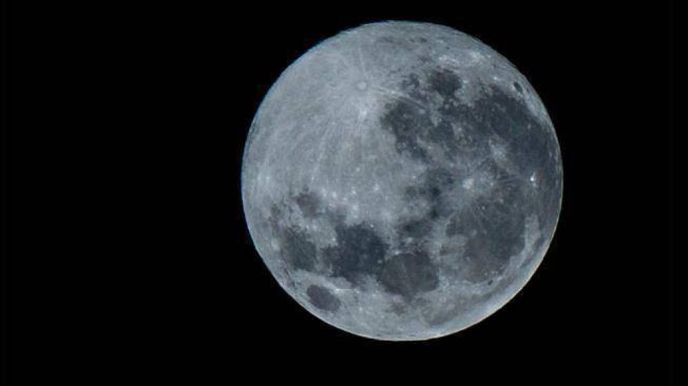 El domingo se pudo ver la sper Luna en el cielo
