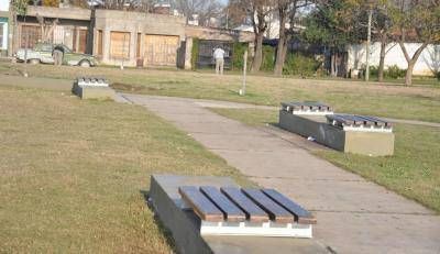 Mejoran la plaza Quatordio en el barrio �San Cayetano�