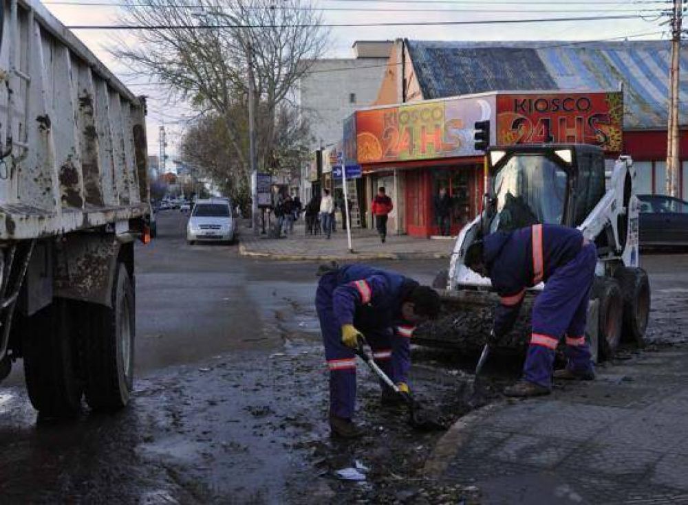 Obras P�blicas refuerza trabajos de limpieza urbana y reacondicionamiento de calles