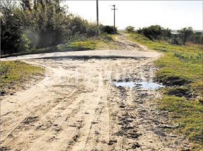 Hay pozos y grietas en las defensas de la Costa