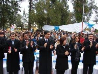 Lapachito cumple 101 a�os de vida y lo festeja con la firma de diversos convenios