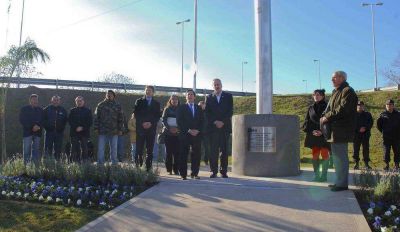 EL INTENDENTE DAR�O D�AZ P�REZ TOM� PROMESA A LA BANDERA A M�S DE DOS MIL ALUMNOS DE ESCUELAS P�BLICAS Y PRIVADAS DEL DISTRITO