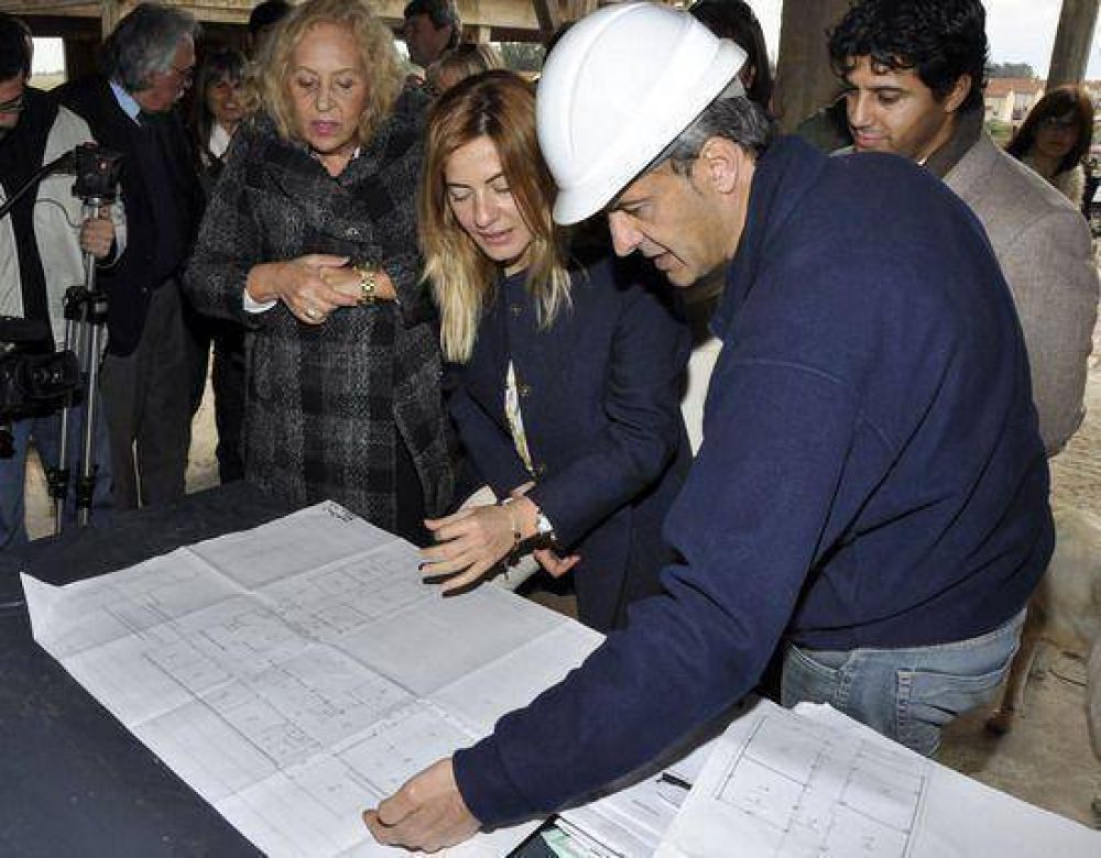 De Luc�a y Giroldi recorrieron las obras de construcci�n de Establecimientos Educativos