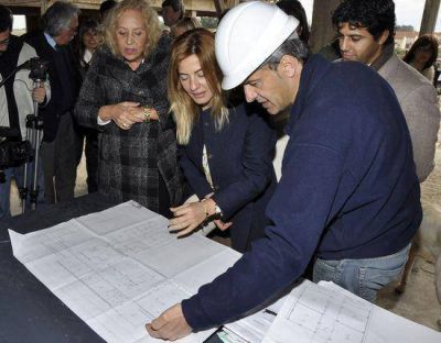 De Luc�a y Giroldi recorrieron las obras de construcci�n de Establecimientos Educativos