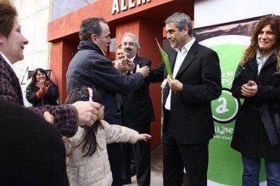 Avellaneda: Jorge Ferraresi entreg� nuevas viviendas en Dock Sud