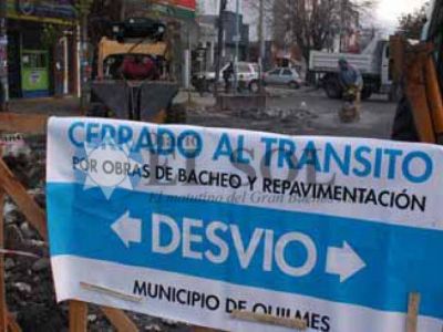 Obras de bacheo en 12 de Octubre