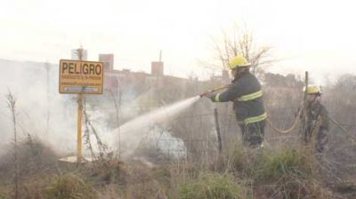 Incendio forestal junto a una red troncal de gas natural 