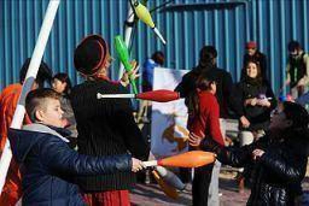 Escuela de circo sufre burocracia y vandalismo