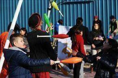 Escuela de circo sufre burocracia y vandalismo